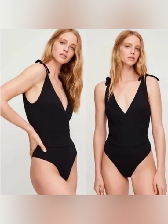 Aritzia Tops - Aritzia Neva bodysuit